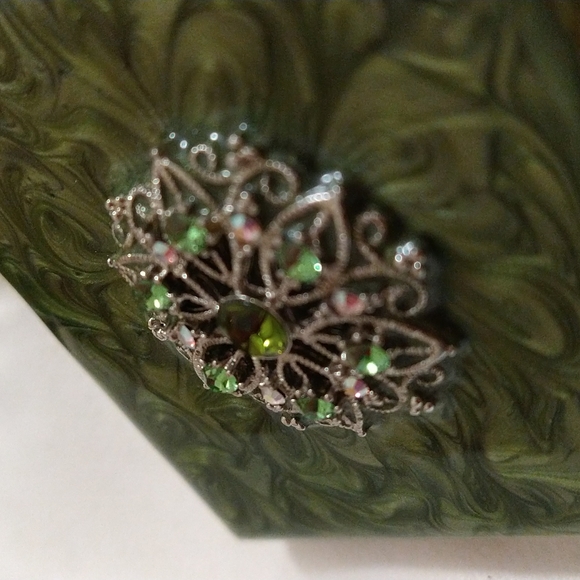 SPRING STREET COMPACT MIRROR WITH FLOWER GREEN RHINESTONES DESIGN - Picture 3 of 6